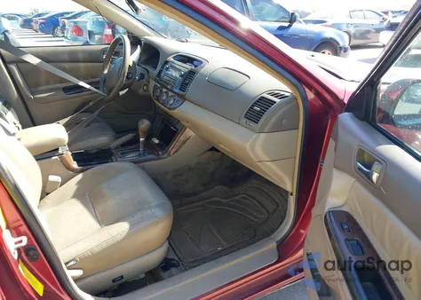 2005 Toyota Camry Le V6 z USA, uszkodzony, nr VIN 4T1BF30K45U109681